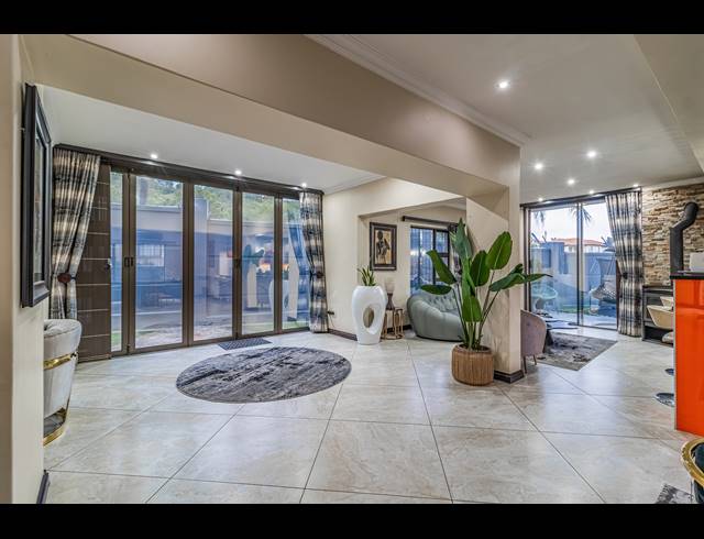 4 BEDROOM CLUSTER FOR SALE IN BASSONIA